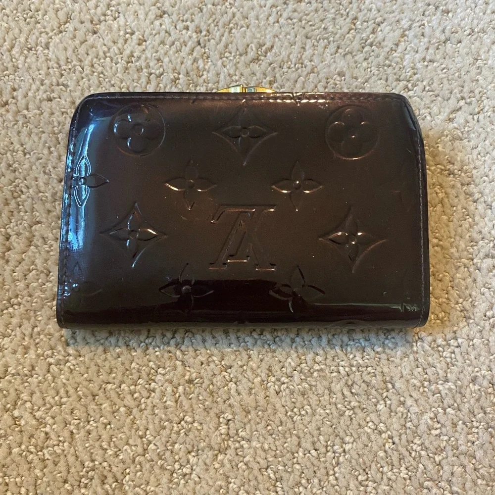 Louis Vuitton Vernis Kisslock compact wallet